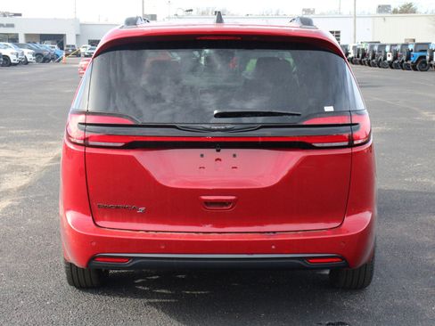 New 2026 Chrysler Pacifica Select image 33