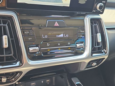 Certified 2022 Kia Sorento SX AWD/4WD image 27