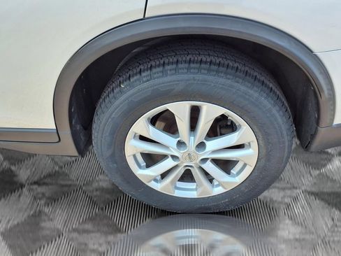 Used 2015 Nissan Rogue SV AWD/4WD image 23