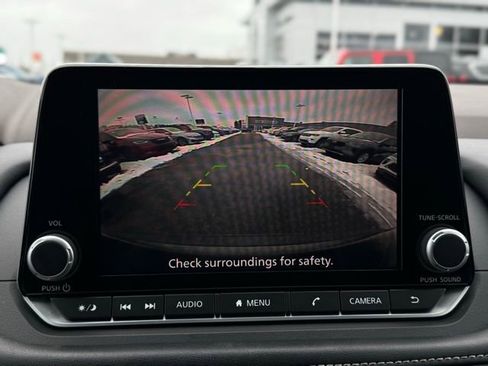 Used 2023 Nissan Rogue S image 29