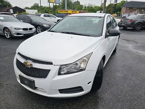 Used 2014 Chevrolet Cruze LS FWD image 4