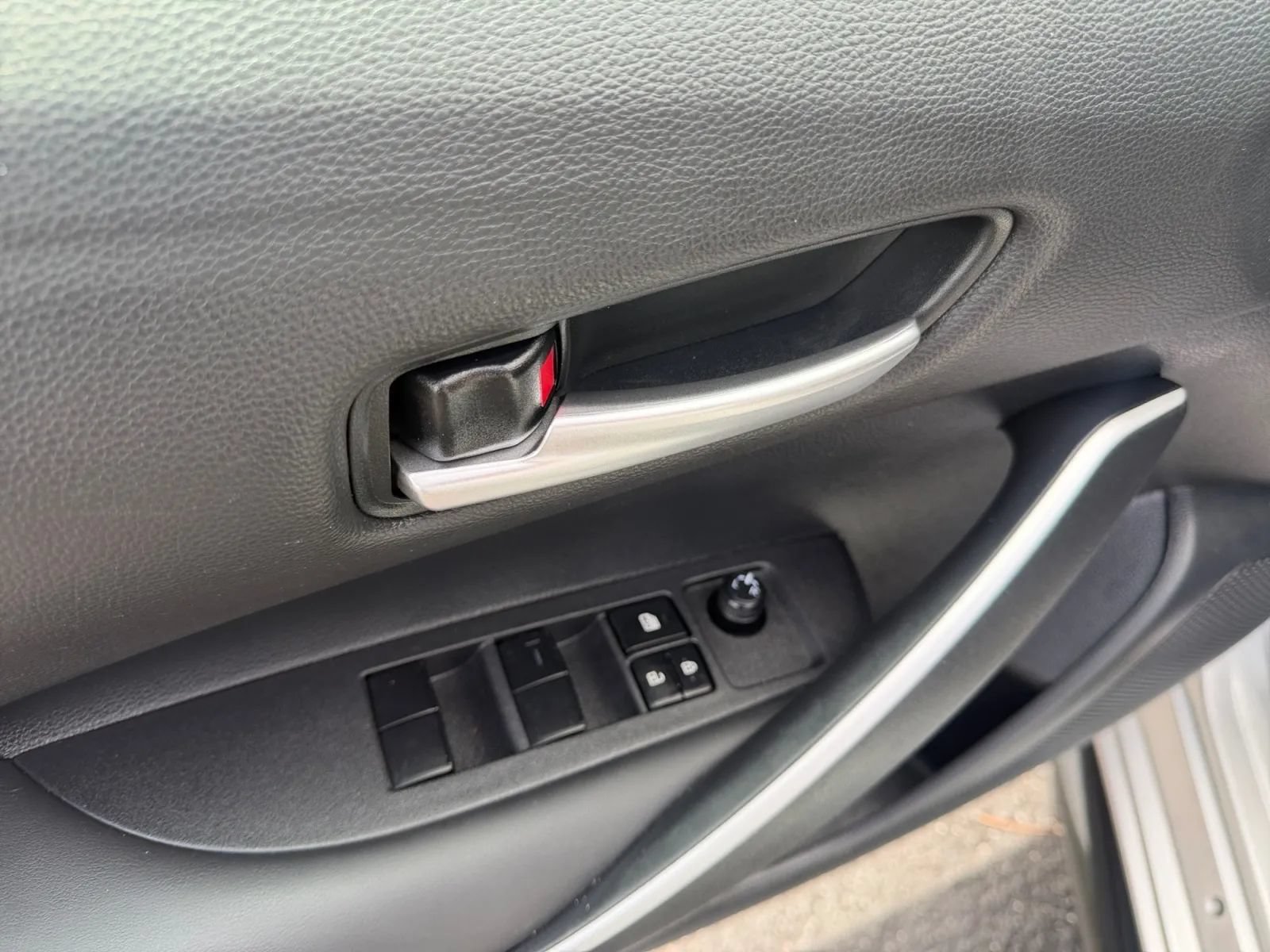 Used 2025 Toyota Corolla SE FWD image 12