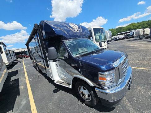 Used 2022 Ford E-450 and Econoline 450 Super Duty w/ Motorhome Prep Package image 2