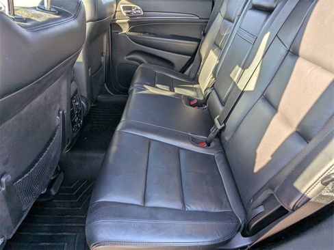 Used 2018 Jeep Grand Cherokee Limited image 18