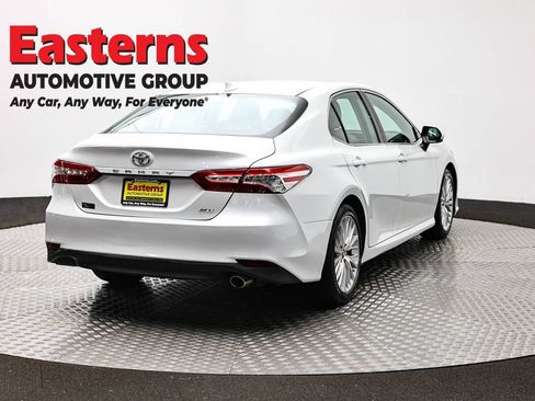 Used 2019 Toyota Camry XLE w/ Carpet Mat Package FWD image 5