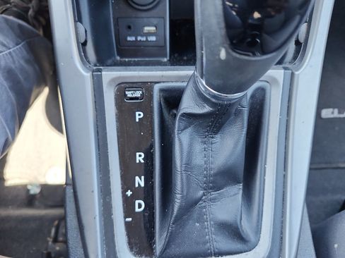Used 2015 Hyundai Elantra SE w/ Option Group 02 FWD image 25