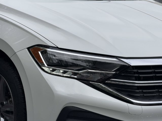Certified 2023 Volkswagen Jetta SE FWD image 10