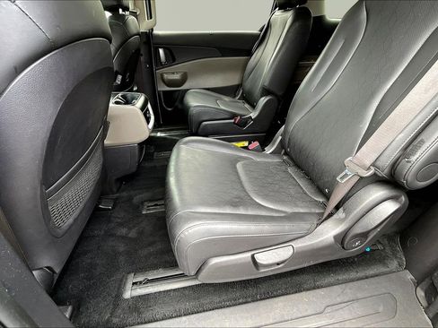 Certified 2025 Kia Carnival EX FWD image 19