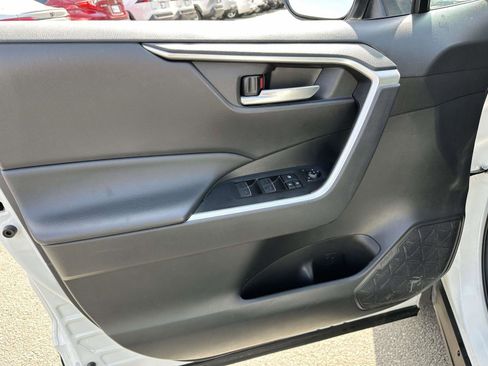 Used 2025 Toyota RAV4 XLE image 19