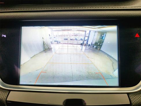 Used 2018 Cadillac XT5 Luxury w/ Driver Awareness Package image 18