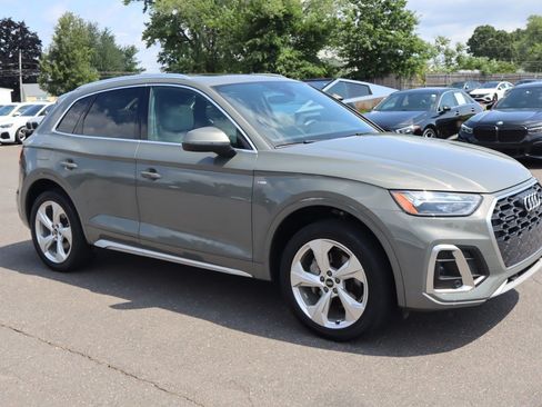 Used 2023 Audi Q5 2.0T Premium Plus w/ Premium Plus Package AWD/4WD image 3