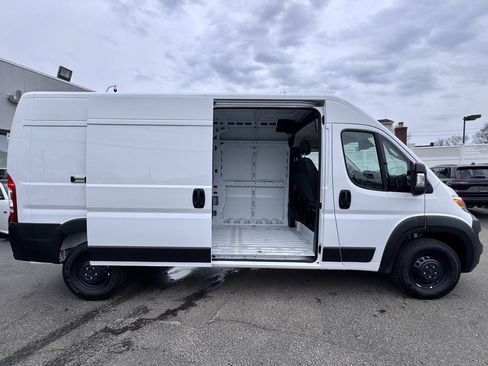 Used 2025 RAM ProMaster 2500 w/ Safety Group image 11