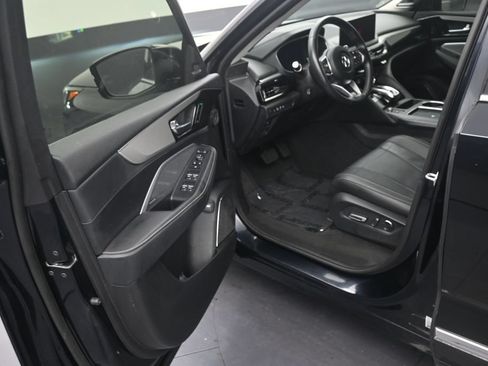 Used 2025 Acura MDX w/ Technology Package FWD image 10