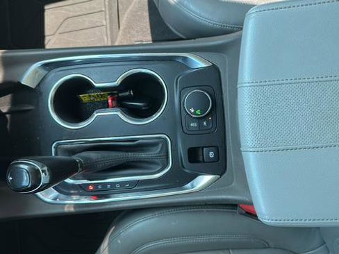 Used 2019 Chevrolet Traverse Premier w/ Driver Confidence II Package FWD image 14
