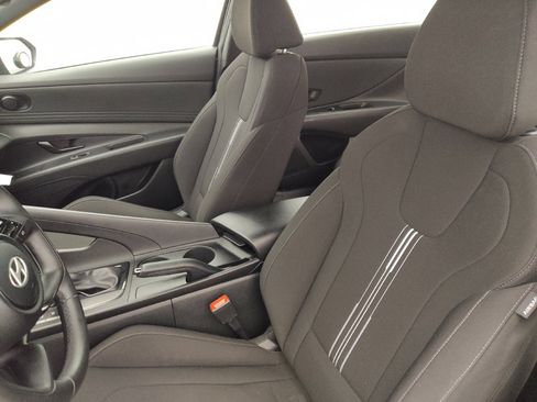 Used 2025 Hyundai Elantra Sport FWD image 17