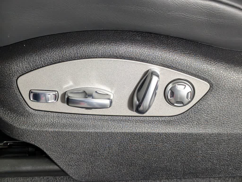Used 2026 Porsche Macan AWD/4WD image 30