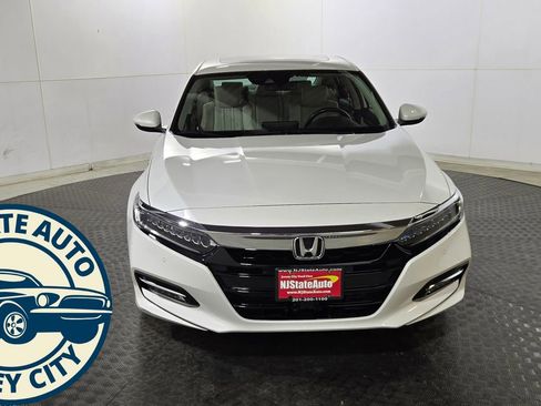 Used 2018 Honda Accord Touring image 3