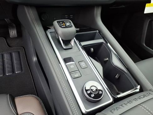 New 2026 Nissan Pathfinder Platinum image 14