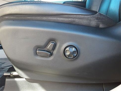 Certified 2021 Chrysler Pacifica Touring-L image 11