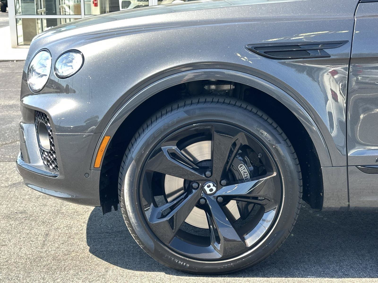 Used 2022 Bentley Bentayga AWD/4WD image 46