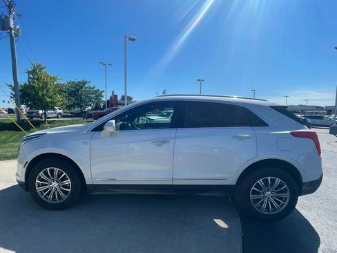Used 2017 Cadillac XT5 Luxury w/ Driver Awareness Package FWD image 4