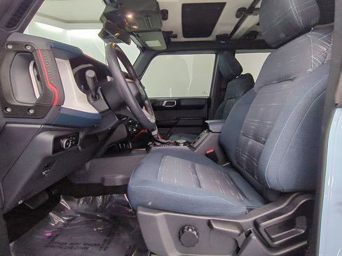 Used 2025 Ford Bronco Heritage Edition AWD/4WD image 5