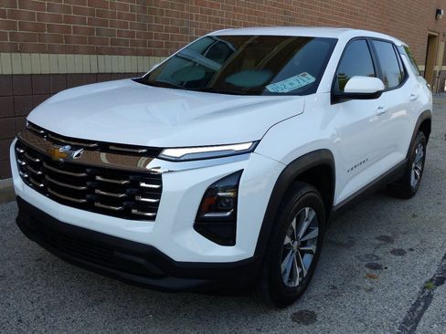 Used 2026 Chevrolet Equinox LT FWD image 6