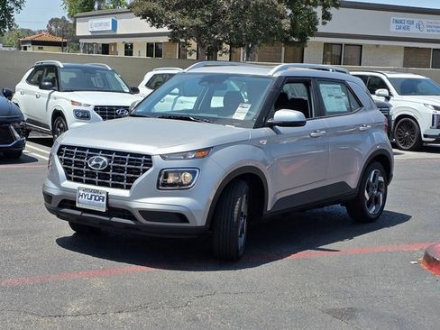 New 2025 Hyundai Venue SEL image 4