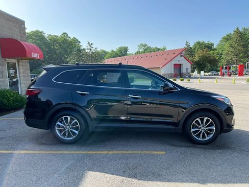 Used 2017 Hyundai Santa Fe SE FWD image 4
