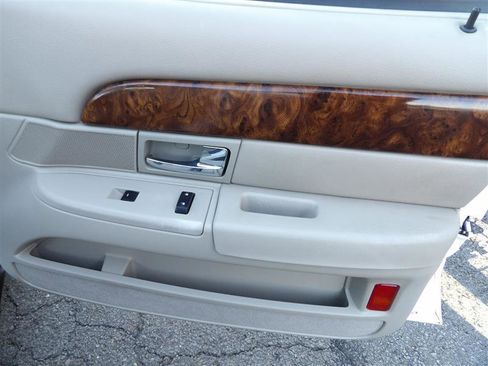 Used 2010 Mercury Grand Marquis LS image 16