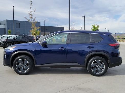 Used 2024 Nissan Rogue SV AWD/4WD image 2