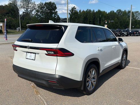 Used 2025 Toyota Grand Highlander FWD image 3
