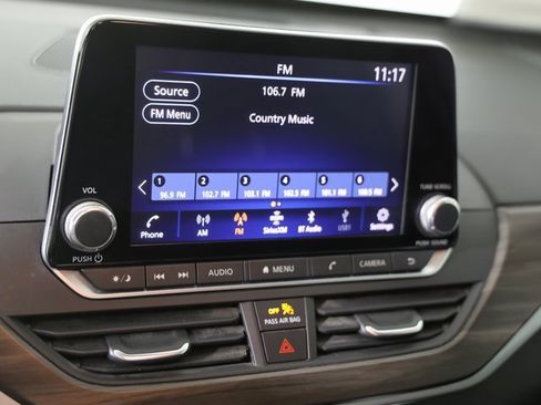 Used 2024 Nissan Altima 2.5 SV image 16