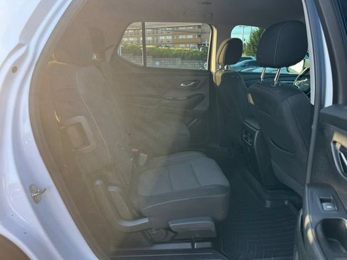 Used 2019 Chevrolet Traverse LT FWD image 11