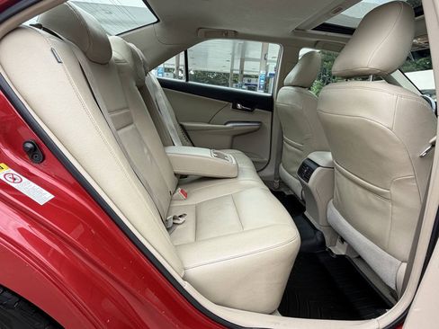 Used 2012 Toyota Camry XLE w/ Convenience Pkg FWD image 9