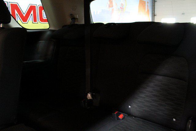Used 2025 Nissan Pathfinder SV FWD image 16