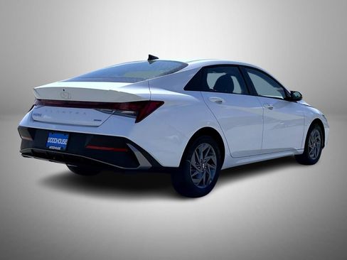 New 2026 Hyundai Elantra Hybrid FWD image 5