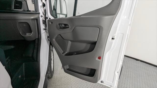 Used 2023 Ford E-Transit Medium Roof RWD image 18