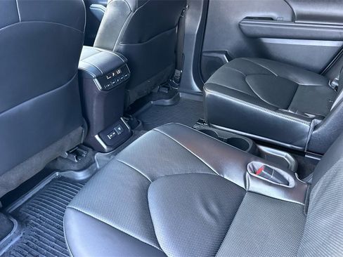 Used 2023 Toyota Highlander Limited image 14