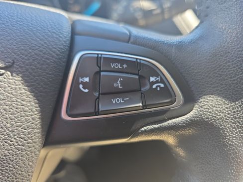 Used 2019 Ford Escape SEL image 9