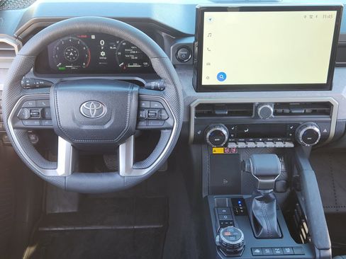 Used 2025 Toyota Tacoma Trailhunter image 30