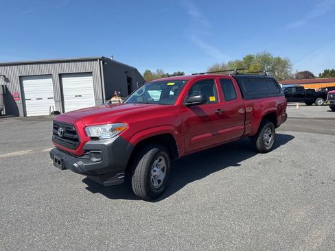 Used 2017 Toyota Tacoma SR AWD/4WD image 3
