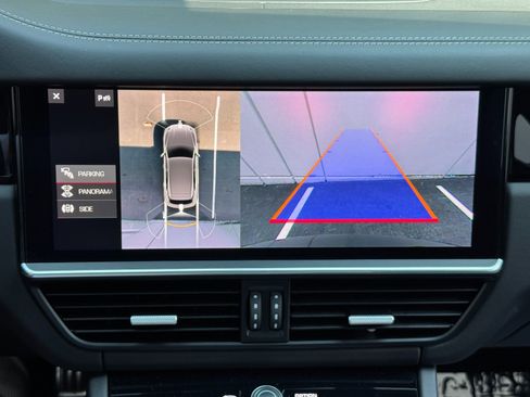 Used 2021 Porsche Cayenne Turbo S image 33