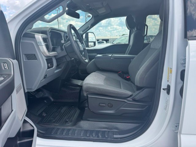 Used 2025 Ford F250 XLT w/ Black Appearance Package AWD/4WD image 9