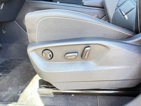 Used 2025 Volkswagen Atlas Cross Sport SE image 22