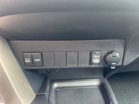 Used 2014 Toyota RAV4 XLE image 26