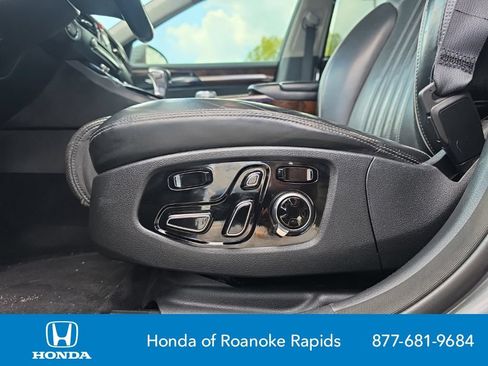 Used 2017 Genesis G90 5.0 Ultimate RWD image 11