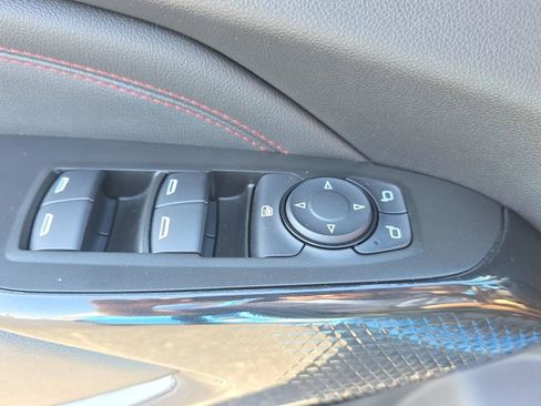Used 2025 Chevrolet Trax RS w/ Driver Confidence Package FWD image 21