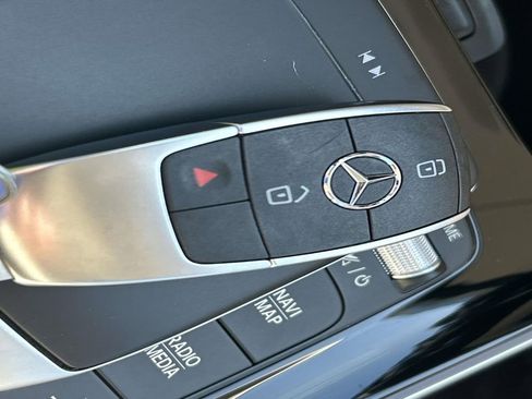 Used 2022 Mercedes-Benz GLB 250 4MATIC image 35
