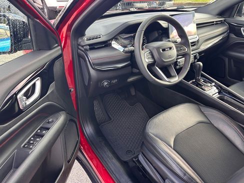 Used 2024 Jeep Compass Trailhawk image 9